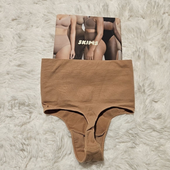 Skims High Waist Core Control Thong - Ochre - S/M - Picture 4 of 4